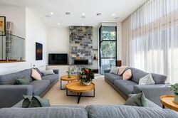 Tessensohn Road (D8), Terrace #504711051
